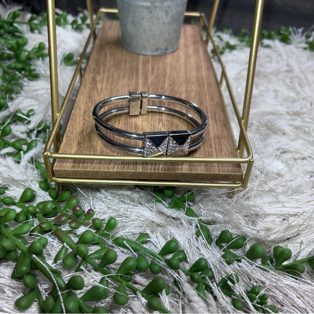 🌼3/$30🌼Giorgio Milano Silver Studded Clasp Close Bracelet